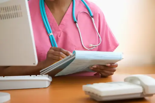 Sages-femmes et infirmiers : l’ère des nouveaux prescripteurs